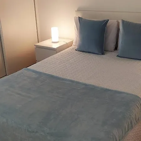 Lisbon, 2 Bedrooms, Metro & Airport, Ac & Wifi * Lisbon