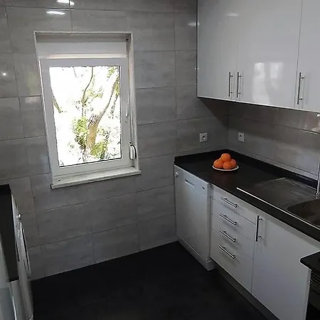 Apartment Lisbon, 2 Bedrooms, Metro & Airport, Ac & Wifi Lisbon
