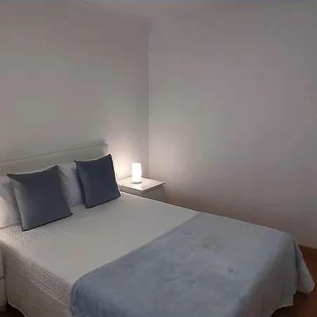 Apartment Lisbon, 2 Bedrooms, Metro & Airport, Ac & Wifi Lisbon