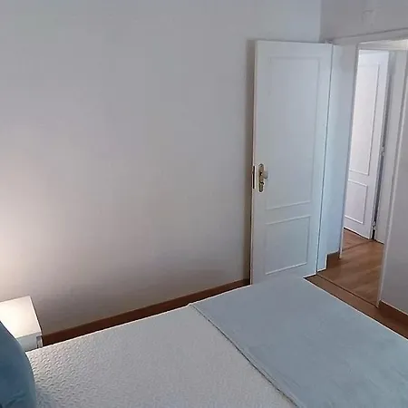 Lisbon, 2 Bedrooms, Metro & Airport, Ac & Wifi * Lisbon