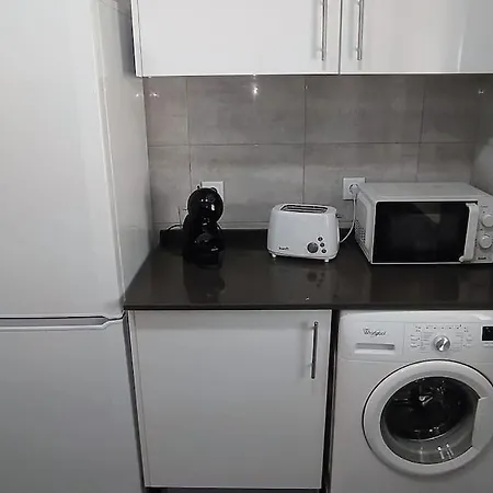 Lisbon, 2 Double Bedrooms, Metro&Airport, Ac&Wifi Apartmán