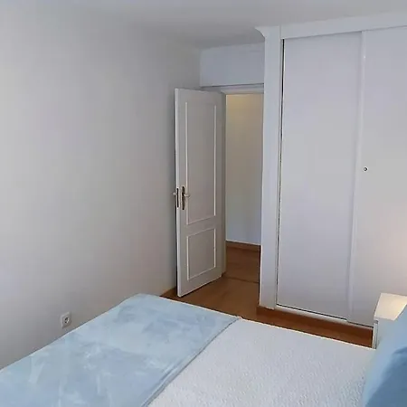Lisbon, 2 Bedrooms, Metro & Airport, Ac & Wifi