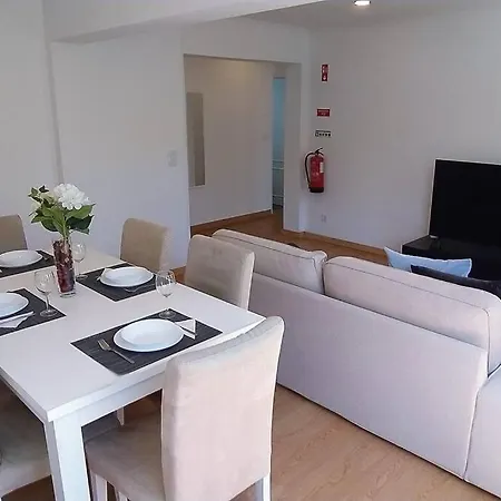 Apartment Lisbon, 2 Bedrooms, Metro & Airport, Ac & Wifi *