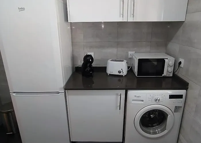 Lisboa/city/sunny Apar/metro/airport/wifi/air Cond Apartament